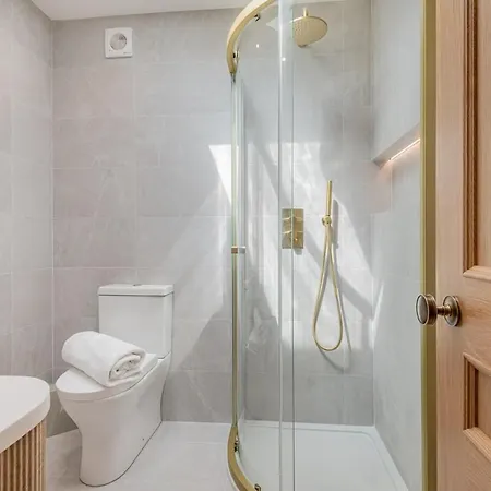 Easter Crag, 3 Bedroomed Luxury Escape With Hot Tub בית נופש ווינדרמר