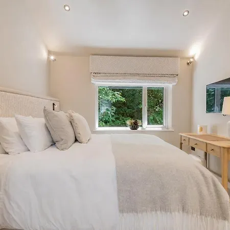 Easter Crag, 3 Bedroomed Luxury Escape With Hot Tub *