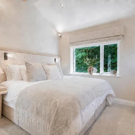 Easter Crag, 3 Bedroomed Luxury Escape With Hot Tub ווינדרמר