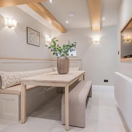 Easter Crag, 3 Bedroomed Luxury Escape With Hot Tub ווינדרמר