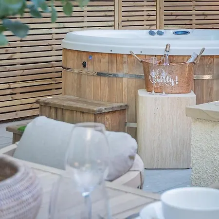 Easter Crag, 3 Bedroomed Luxury Escape With Hot Tub 温德米尔